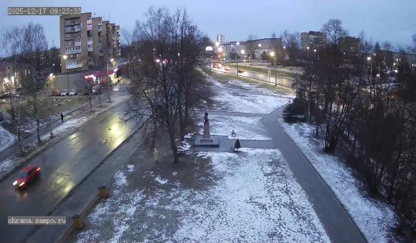 Бюст и аллея Александра Калинина